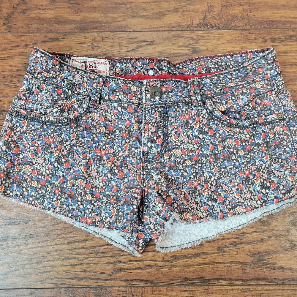 1ST KISS Black Multi-Color Floral Denim Shorts sz 7 EUC Spring Summer Casual
